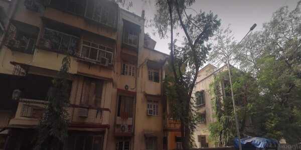 Semi Furnished 2 BHK Residential Apartment of 475 sq.ft. Area for Rent at Ramakrishna Society, Juhu Scheme.