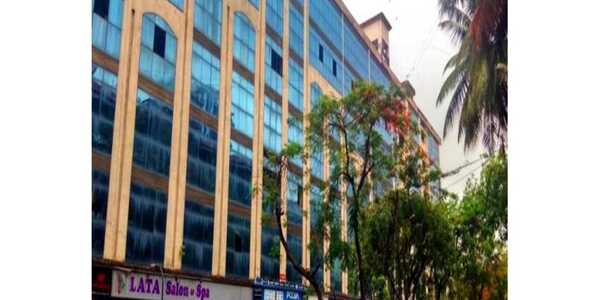 Commercial Office Space of 1000sq. ft. Area for Rent in Laxmi Mall, Andheri West.