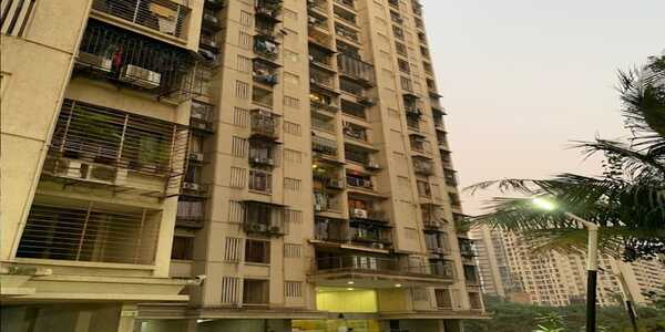 2 BHK Residential Apartment of 975 sq.ft. Built Up Area for Sale at Evershine Embassy, Andheri West.