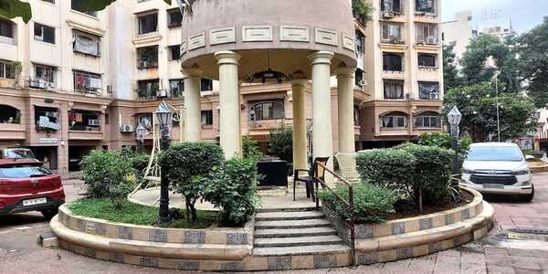 With Various Amenities, 2 bhk Residential Apartment of 750 sq.ft carpet area for Sale in Oakland Park, Andheri West.