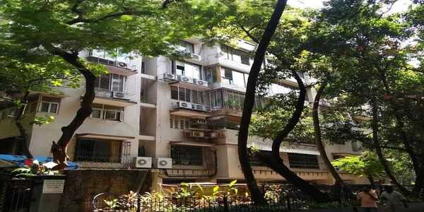 Prime 3 BHK Residential Apartment of 2000 sq.ft. Carpet Area for Sale at Girnar Apartments, Bandra West.