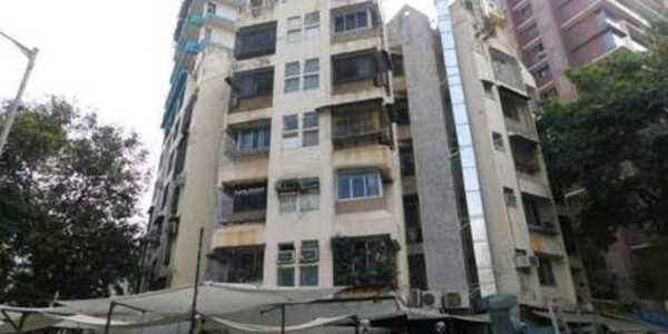 Semi Furnished 4 BHK Residential Apartment of 1550 sq.ft. Area for Rent at Mangal Kunj, Bandra West.