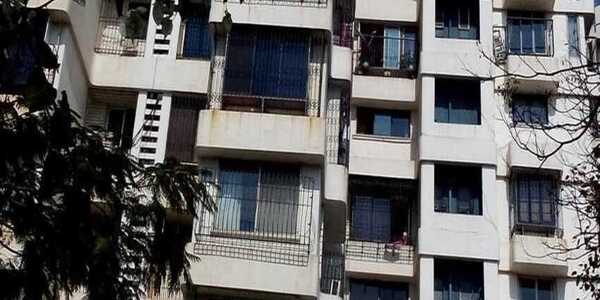 Semi Furnished 2.5 bhk Residential Flat with Sea View for Rent in Natasha Tower, Juhu Link Road, Versova.