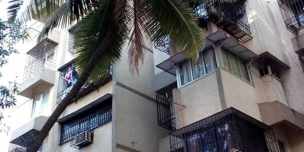 Semi Furnished 800 sq.ft carpet area for Rent in Carlton Court, Bandra.