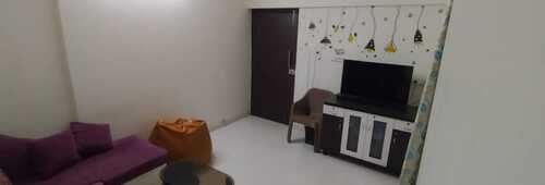 Well maintained 1 BHK for sale in Malad East near station