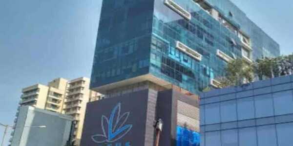 Fully Furnished Commercial Office Space of 675 sq.ft. Area for Rent at Lotus Trade Centre, Andheri West.