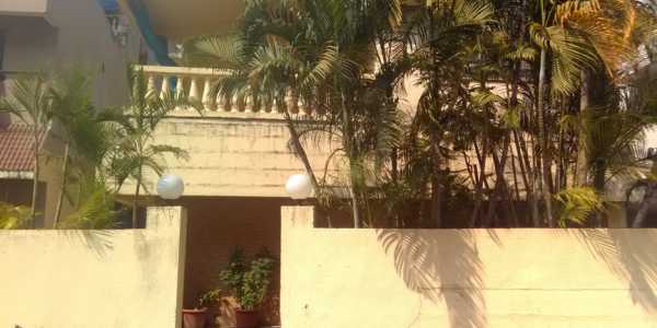 3 BHK Bungalow For Sale At Juhu.