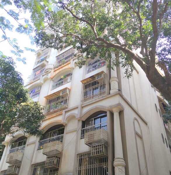 1 BHK Apartment For Sale At Linking Road, Santacruz West. for SALE
