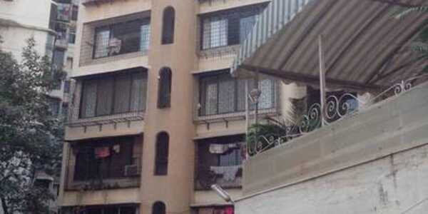 725 sq.ft 2 bhk Flat for Sale in Queensland Building, Andheri West.