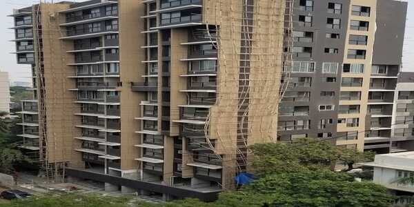 Higher Floor 4 bhk Apartment of 1800 sq.ft carpet area for Rent in Amrit CHS, Santacruz West.