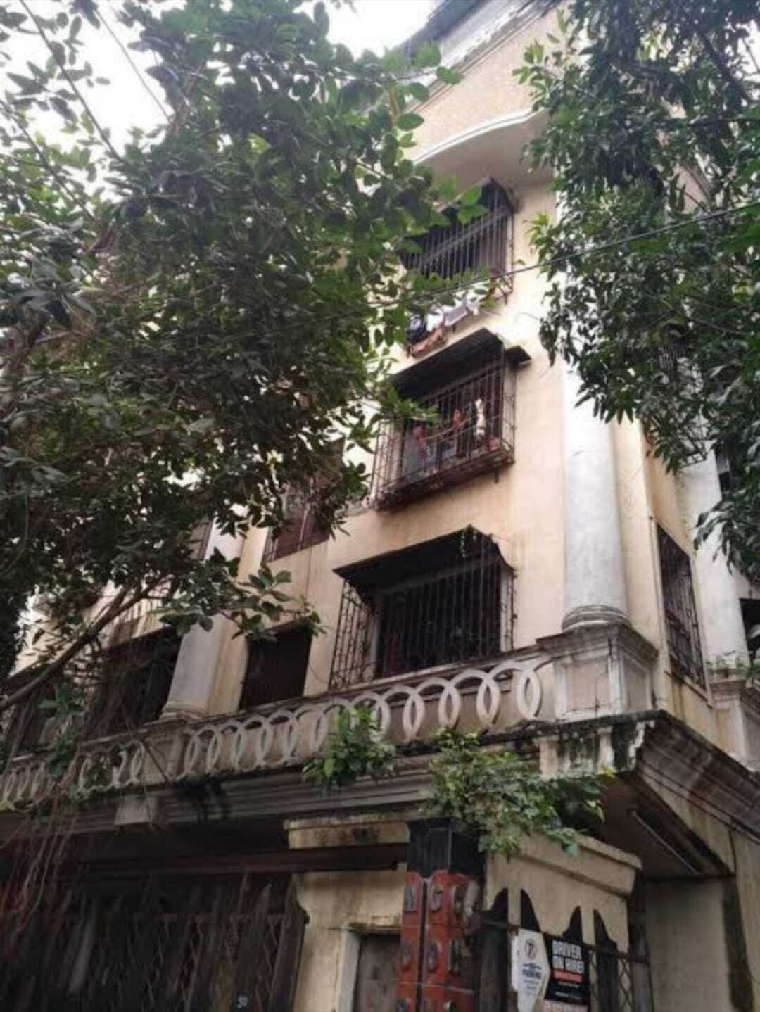 Murli Govind, Khar West