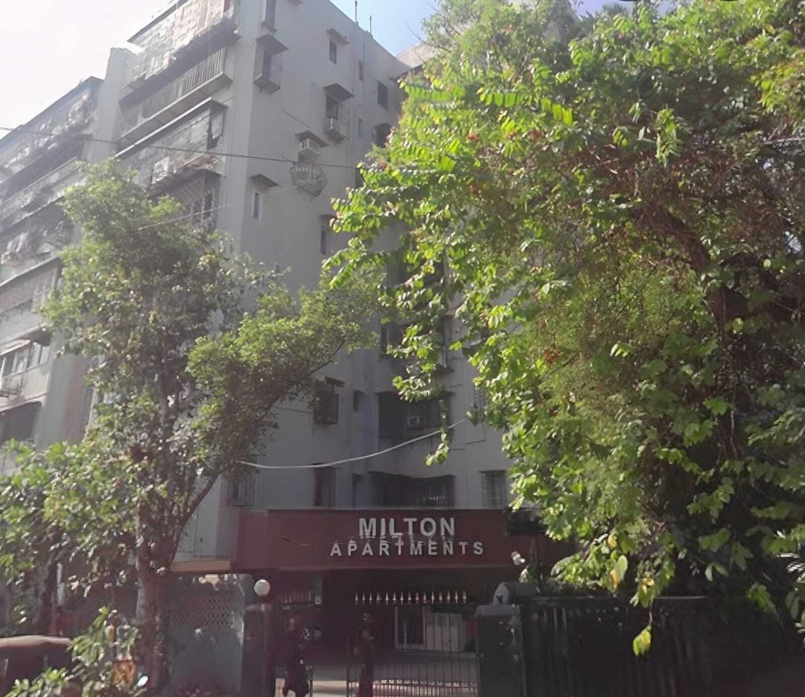 Milton Apt, Juhu.