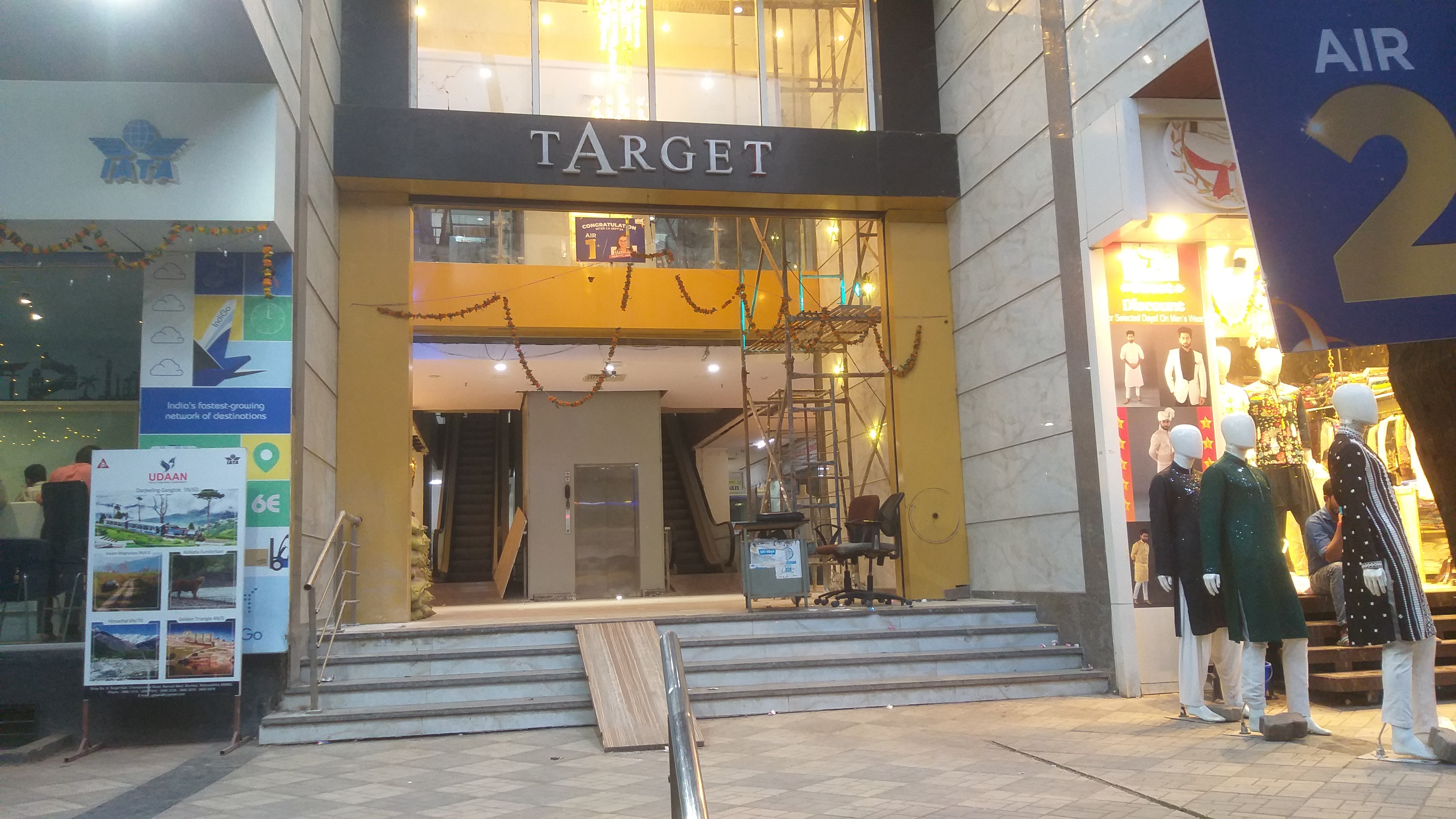 Office in Target - The Mall, for Sale
