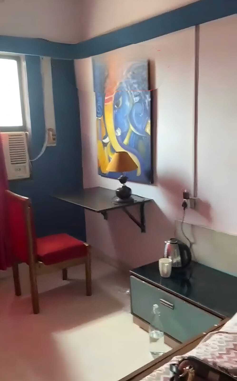 Rent 2 BHK at Yari Road, Andheri West.