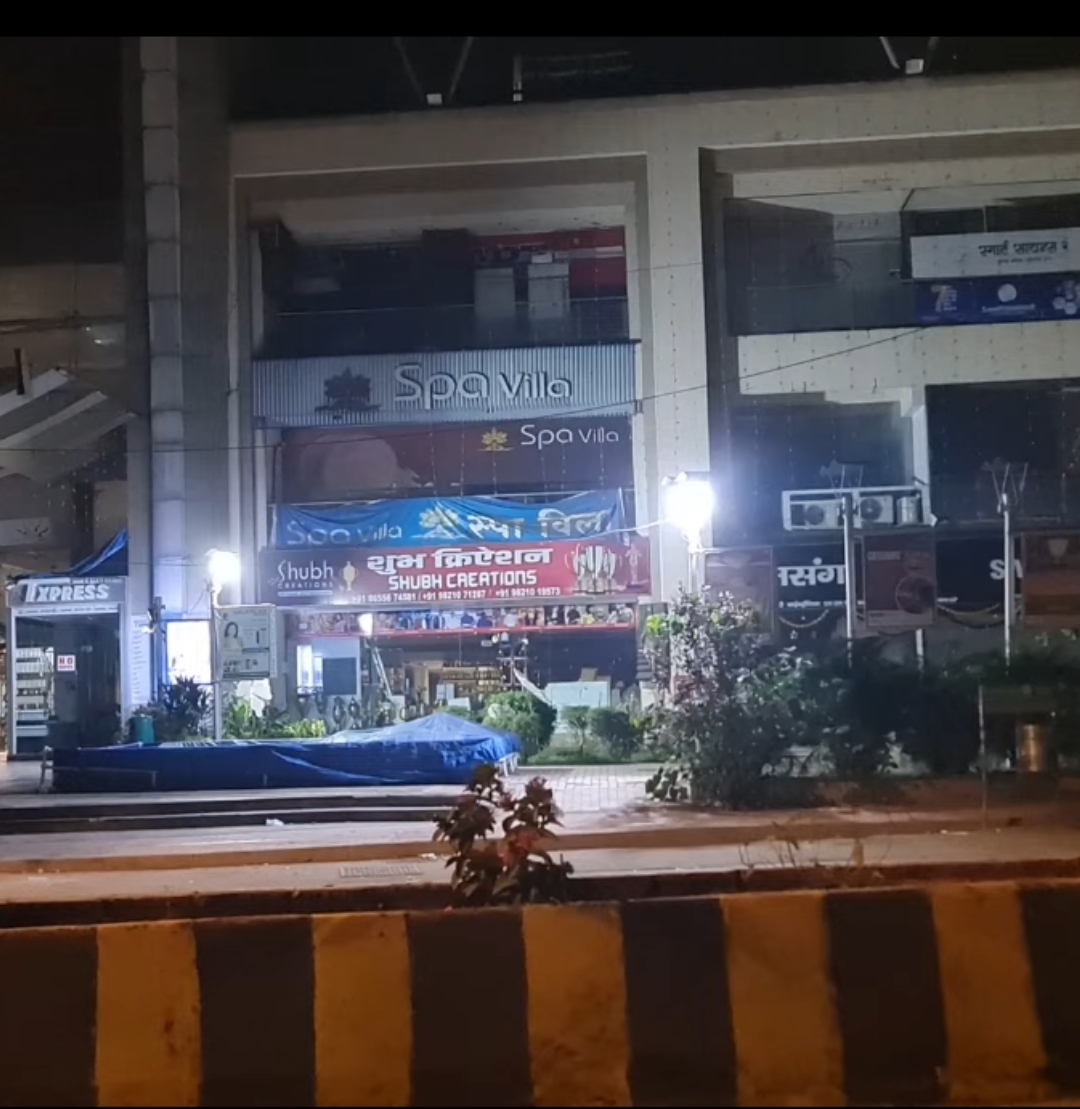 Blue Empress, Kandivali West