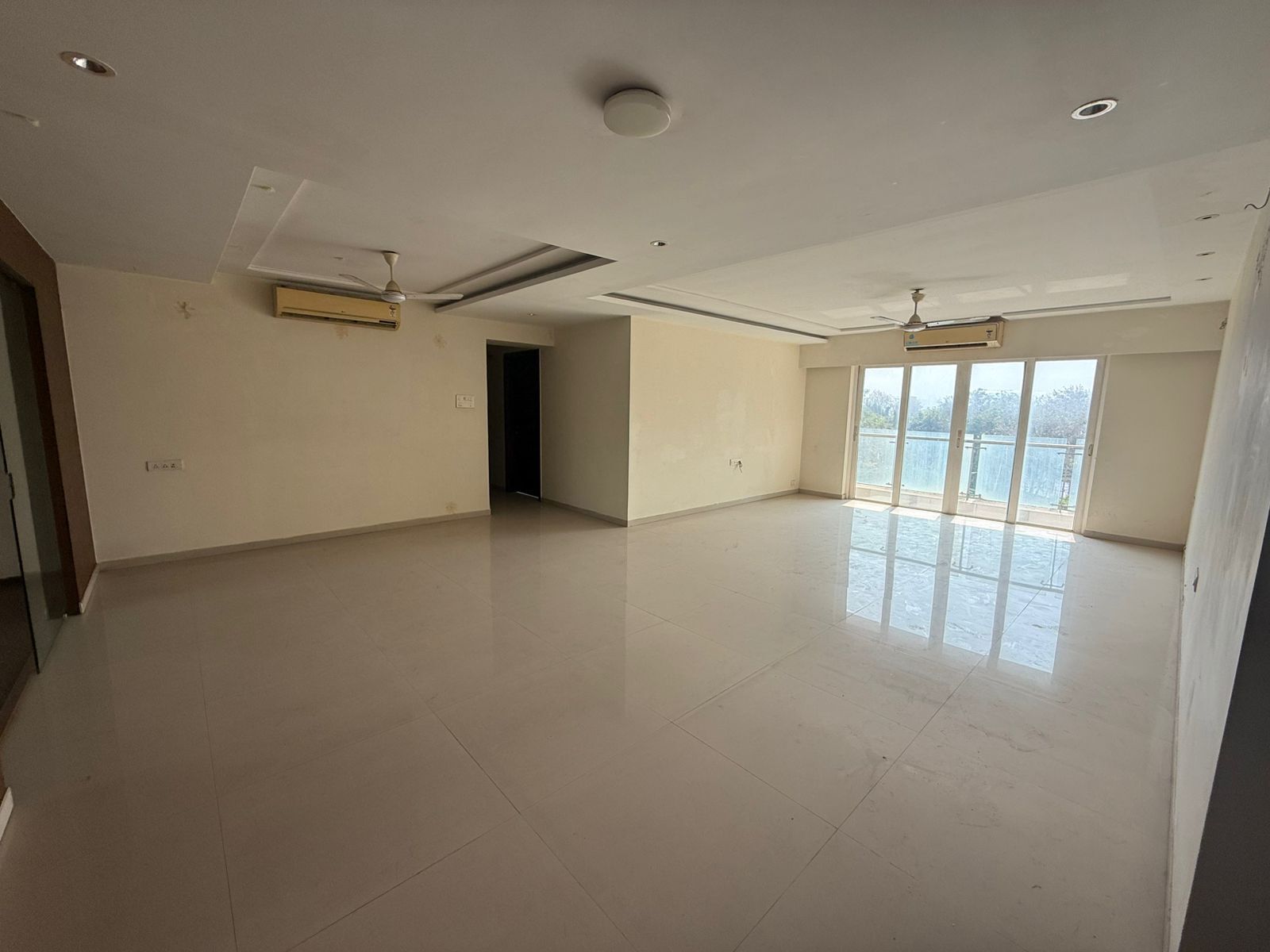 Rent 4 BHK in Juhu. Near Pushpa Narsee Park & Jamnabai School