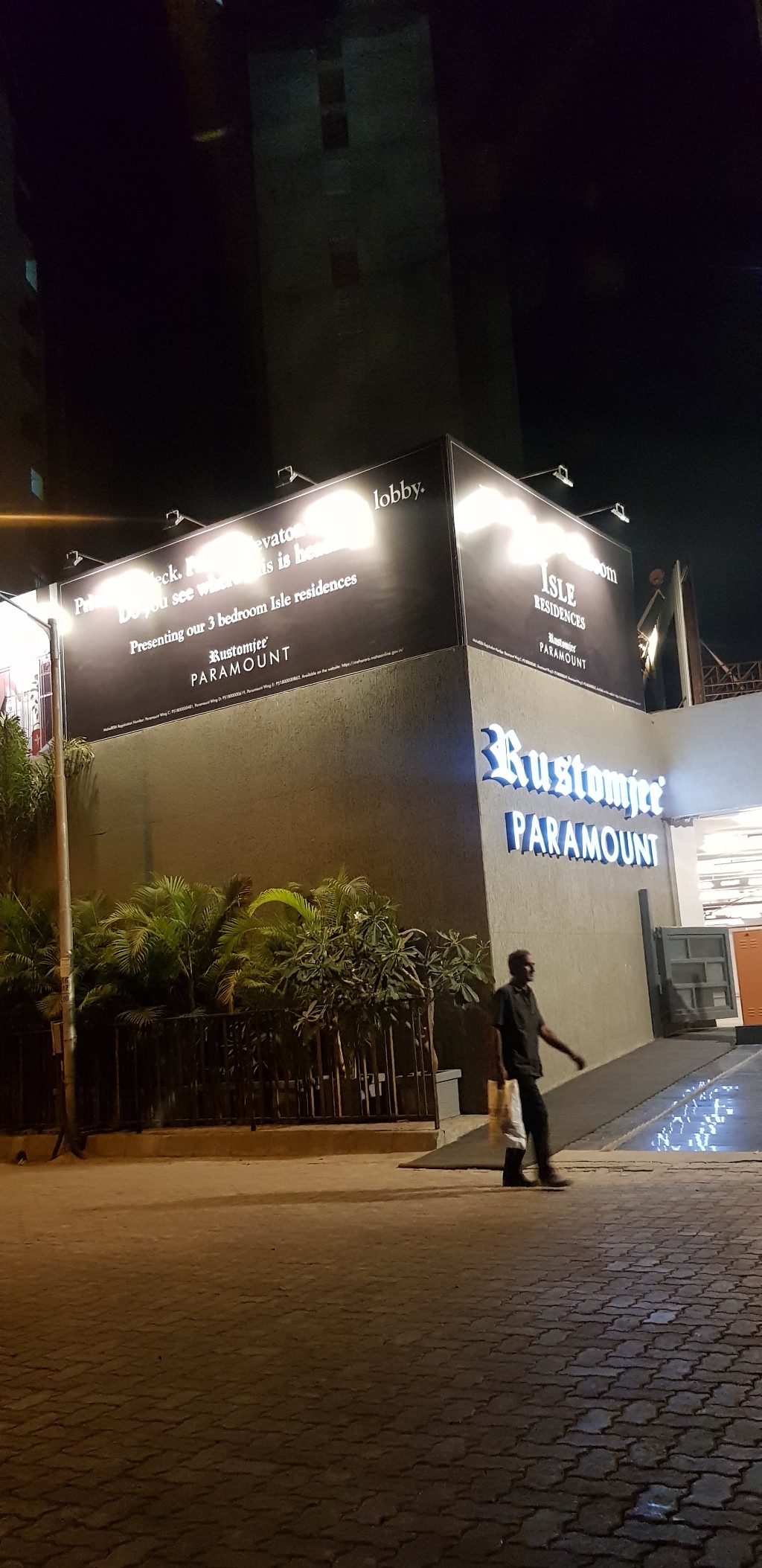 4 bhk Sea View Flat Rustomjee Paramount , 18th Road, Khar West for RENT