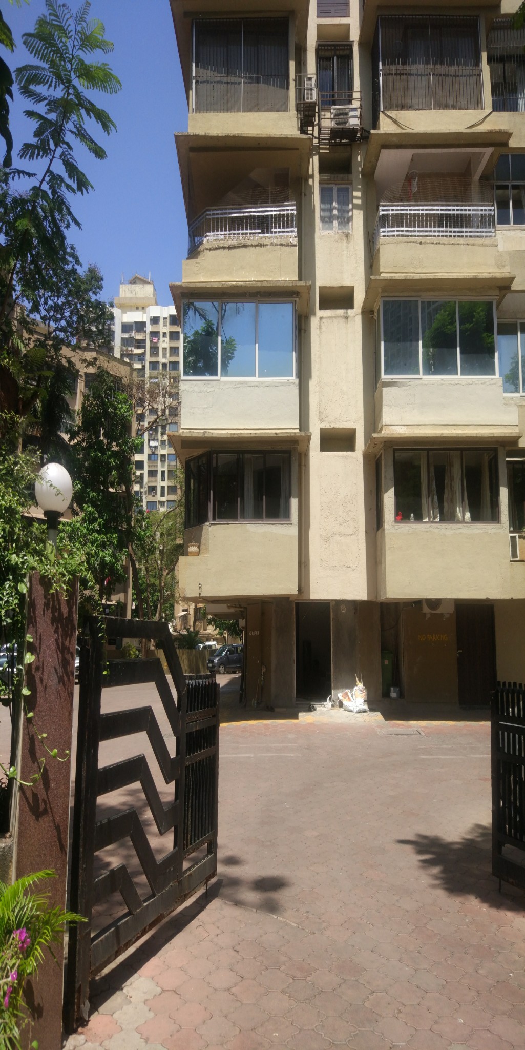 2 BHK Apartment For Rent At Belscot Tower, Lokhandwala Complex Road